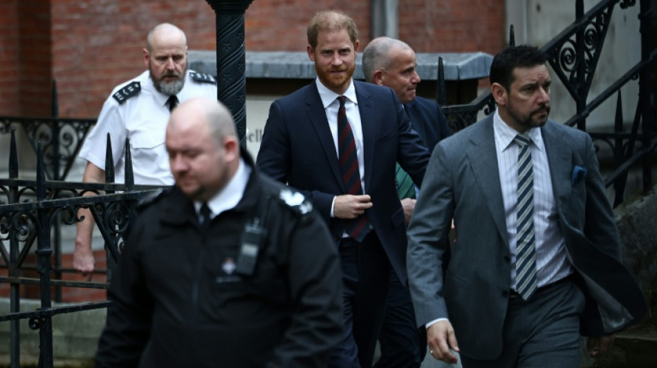 El pr&iacute;ncipe Enrique y otras celebridades deber&aacute;n pagar casi 13 millones de d&oacute;lares al Daily Mail