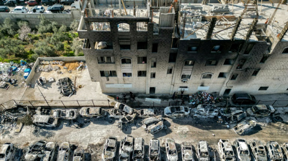 Colonos israel&iacute;es incendian un pueblo palestino en actos de represalia