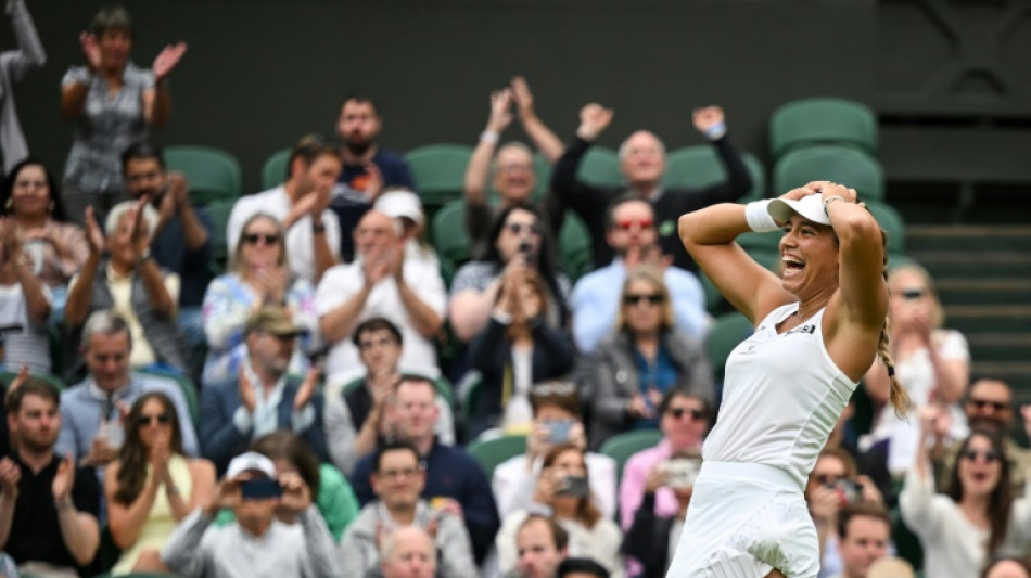 Bouzas y Comesa&ntilde;a dan el gran golpe en Wimbledon, Djokovic despeja dudas