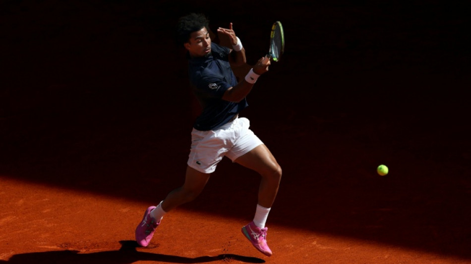 Masters 1000 de Madrid: Fils, en confiance, encha&icirc;ne et passe en quarts