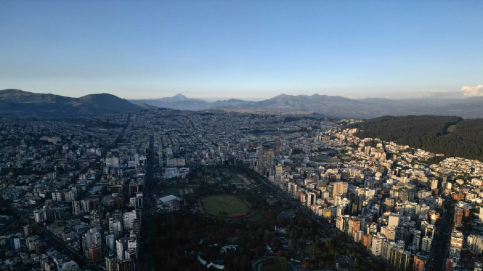 Ecuador emite 4.000 millones de d&oacute;lares en bonos para recompra de deuda