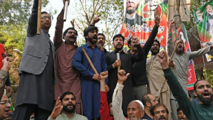 La polic&iacute;a paquistan&iacute; intenta detener al ex primer ministro Imran Khan