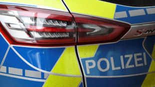 Auto kracht in Hessen in geparkten Lkw: Zwei junge Männer sterben