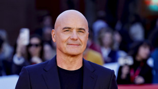 Luca Zingaretti, a Fiumicino moglie di un politico salta la fila