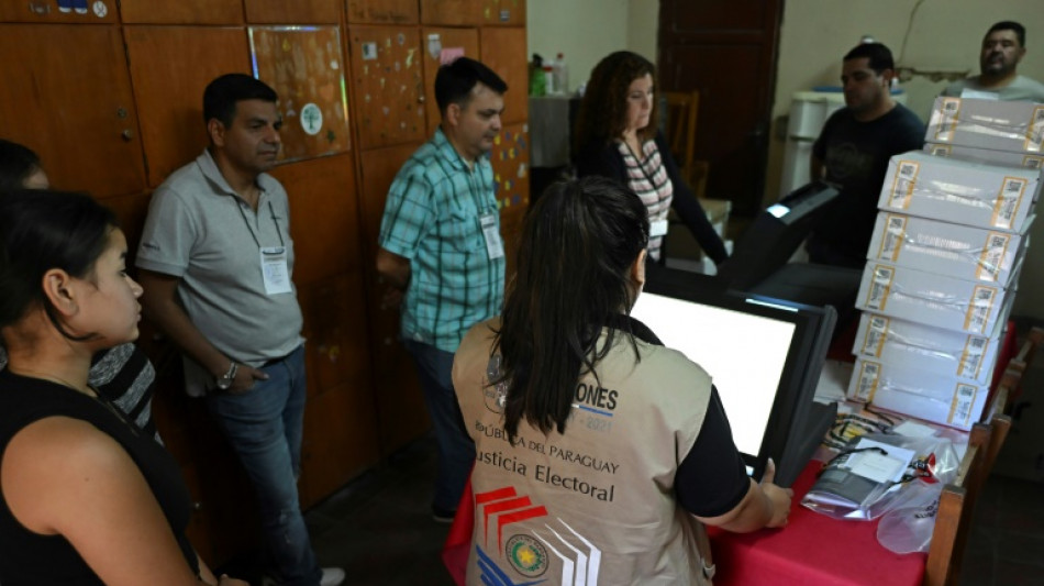 Paraguai vota em elei&ccedil;&otilde;es presidenciais apertadas, em meio a den&uacute;ncias de corrup&ccedil;&atilde;o