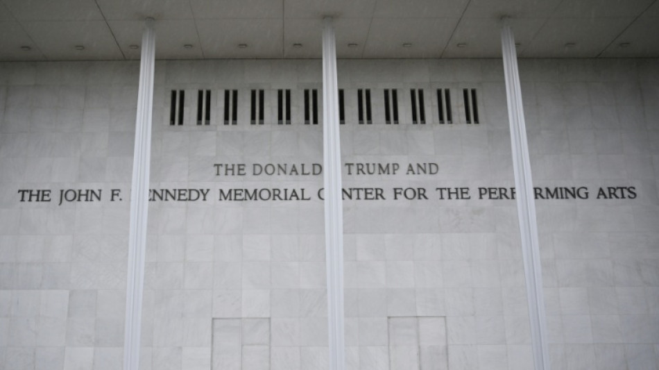 Juiz ordena que Trump retire seu nome do Kennedy Center 