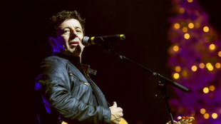 Patrick Bruel annule ses concerts jusqu'&agrave; l'automne et s'&eacute;loigne des Enfoir&eacute;s