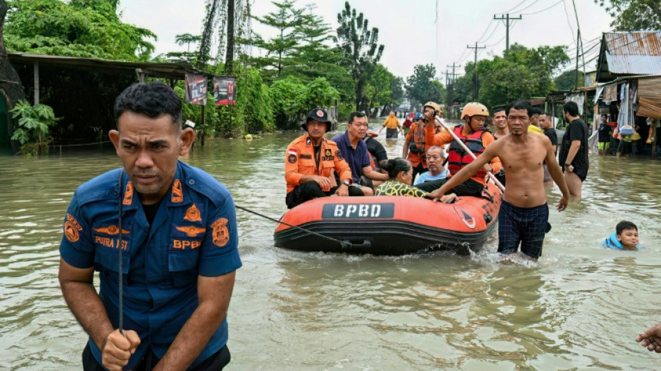 Death toll in Southeast Asia floods tops 300