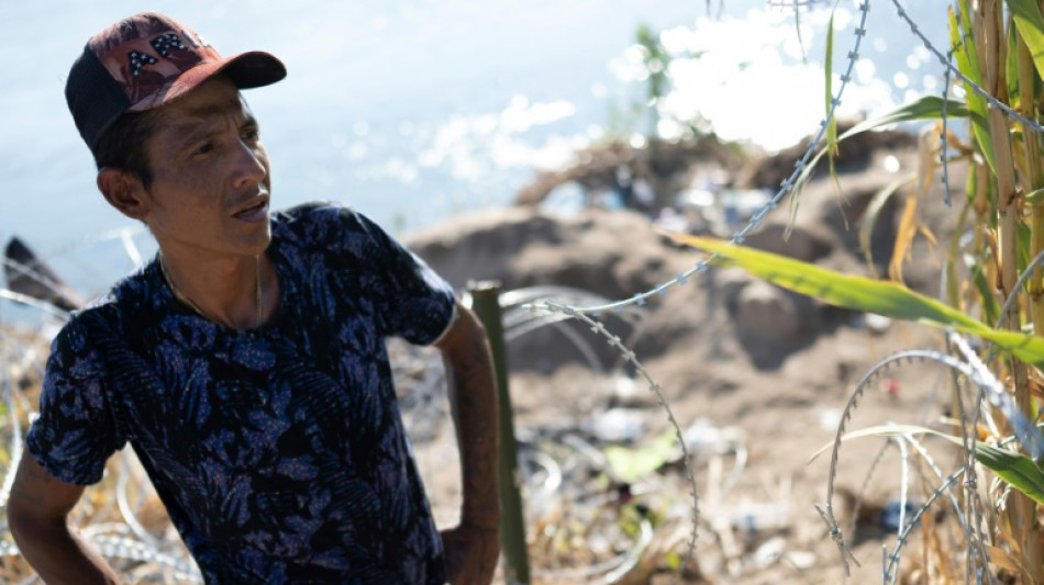 Foragers and popsicle sellers: a micro-economy among US migrants