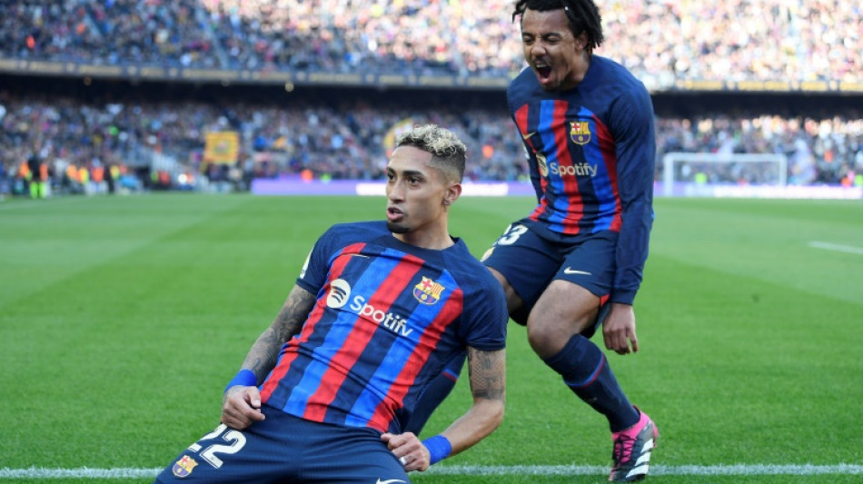El Bar&ccedil;a consolida su liderato y complica todav&iacute;a m&aacute;s al Valencia