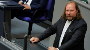 Hofreiter wegen vier Zentimeter zu kurzen Beins ausgemustert