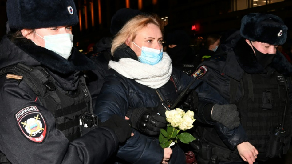 "Non &agrave; la guerre!" Des dizaines de manifestants arr&ecirc;t&eacute;s &agrave; Moscou et Saint-P&eacute;tersbourg