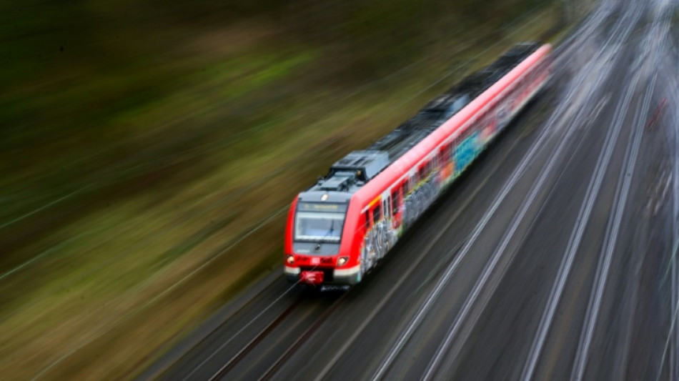 Mann und Hund in Nordrhein-Westfalen von Zug erfasst und get&ouml;tet