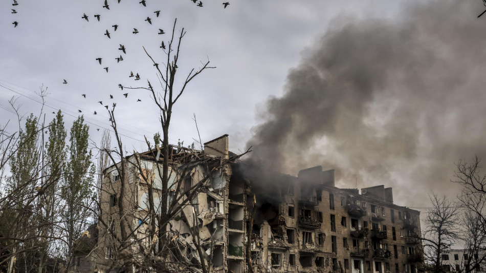 Zelensky, '3mila droni e 50 missili russi in una settimana'