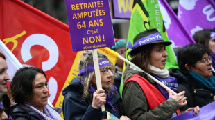 Las marchas por el D&iacute;a de la Mujer denuncian la reforma de las pensiones en Francia