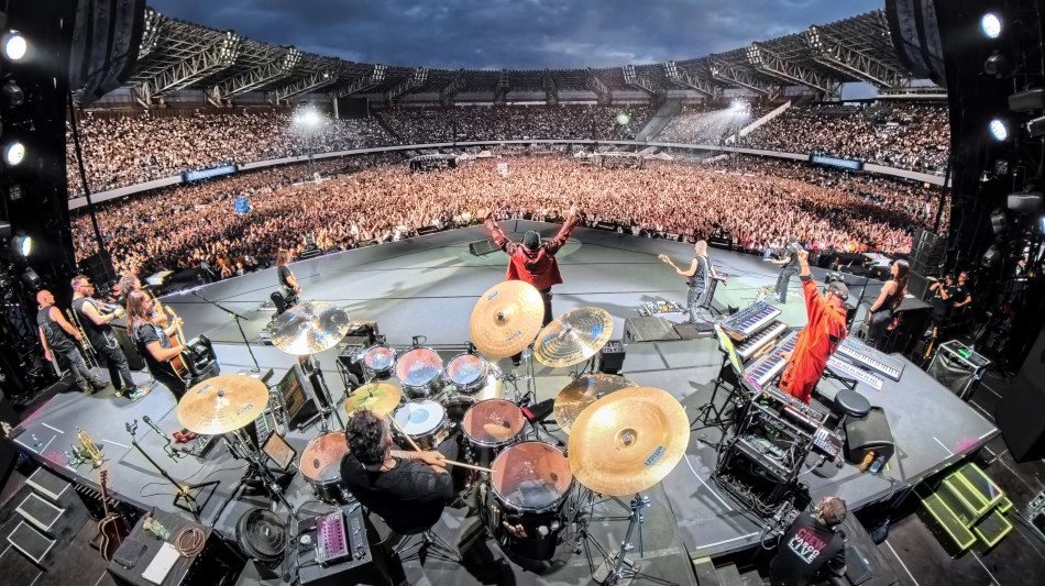 Vasco infiamma il Maradona con Je so pazzo, stasera si replica