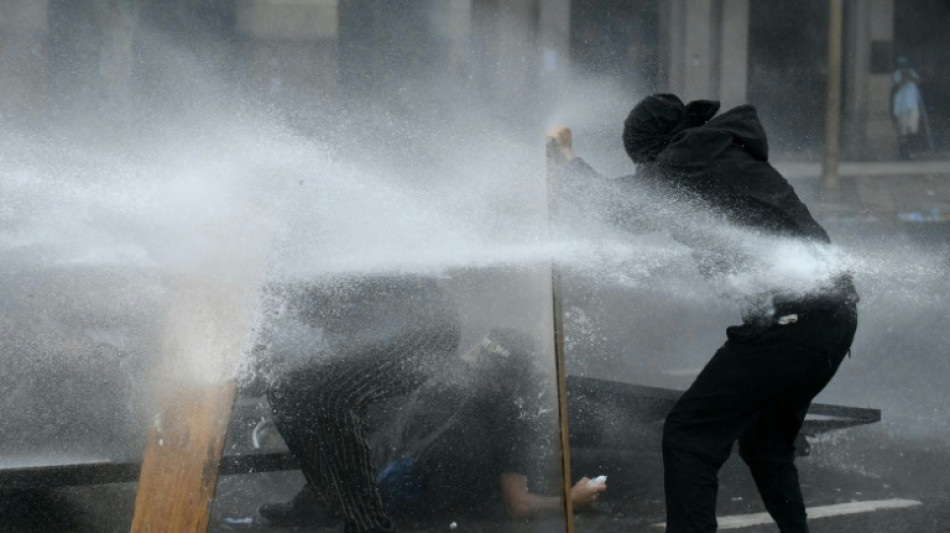 Entre fuertes protestas, avanza la reforma laboral de Milei en el Senado; falta Diputados