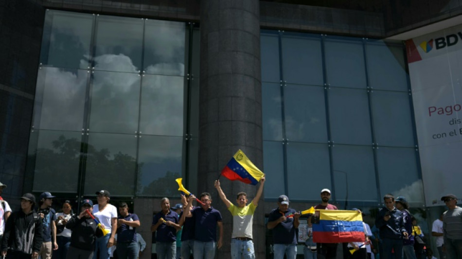 Milhares de opositores saem &agrave;s ruas para pedir recontagem dos votos na Venezuela
