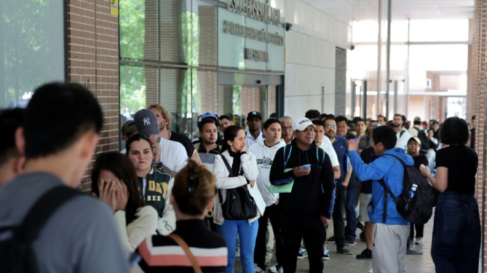 Espagne: plus d'un million de demandes de r&eacute;gularisation ont &eacute;t&eacute; d&eacute;pos&eacute;es par des sans-papiers