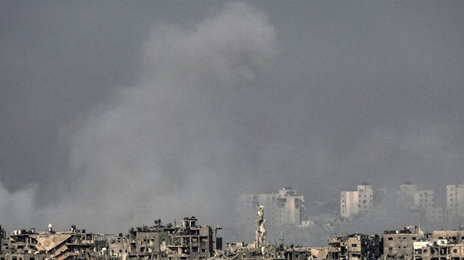 Hundreds more wounded, foreigners wait to flee war-torn Gaza 