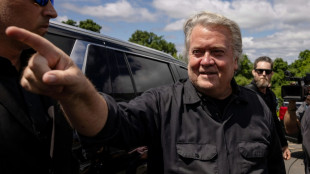 Ex-assessor de Trump, Steve Bannon chega &agrave; pris&atilde;o para cumprir pena de 4 meses