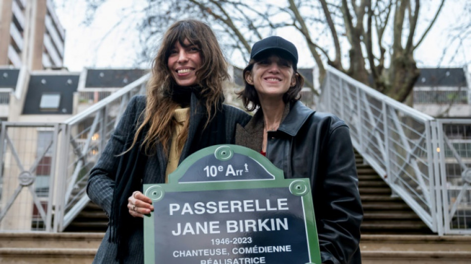Inauguration &agrave; Paris d&#039;une passerelle Jane Birkin 