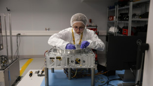 Studiare l'alba dell'universo con un piccolo satellite dal lato nascosto della Luna