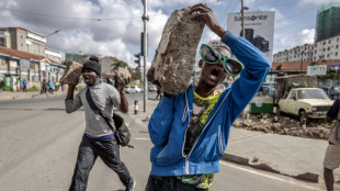 Casi 240 detenidos y m&aacute;s de 30 polic&iacute;as heridos en protestas de la oposici&oacute;n en Kenia