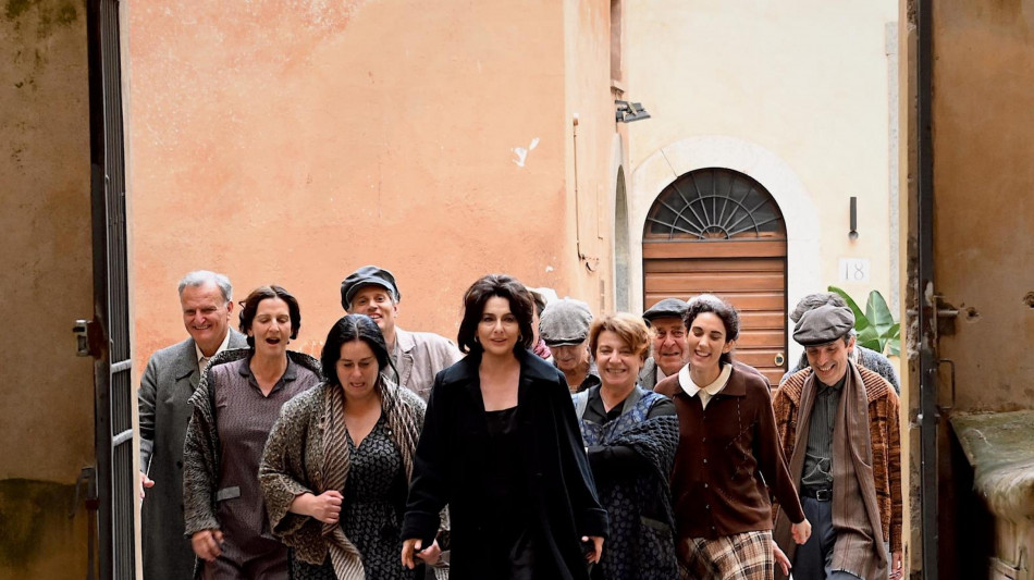 LA Italia celebra le donne con 'Anna' della Guerritore