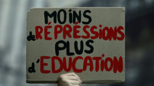 Les lyc&eacute;ens se pr&eacute;parent &agrave; manifester pour un "acte III" sous tr&egrave;s haute surveillance