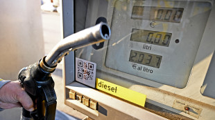 Benzina, lieve assestamento al rialzo, verde self a 1,756 euro
