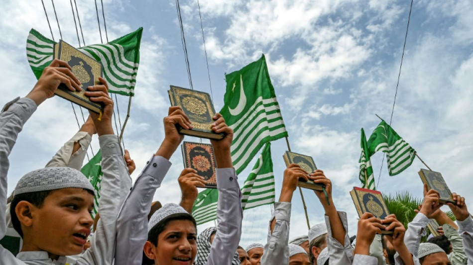 Thousands rally in Pakistan to condemn Koran burning