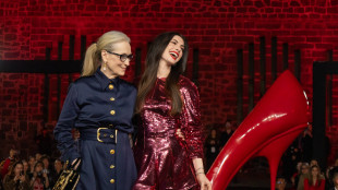 Il Diavolo Veste Prada 2, Streep e Hathaway nelle prime foto del tour mondiale