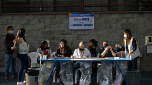 Guatemala vot&oacute; sin grandes ilusiones y escrutinio avanza lentamente