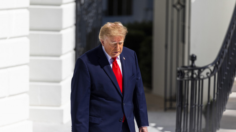 Trump torna ad attaccare la Fed sui tassi di interesse ma non il presidente Warsh