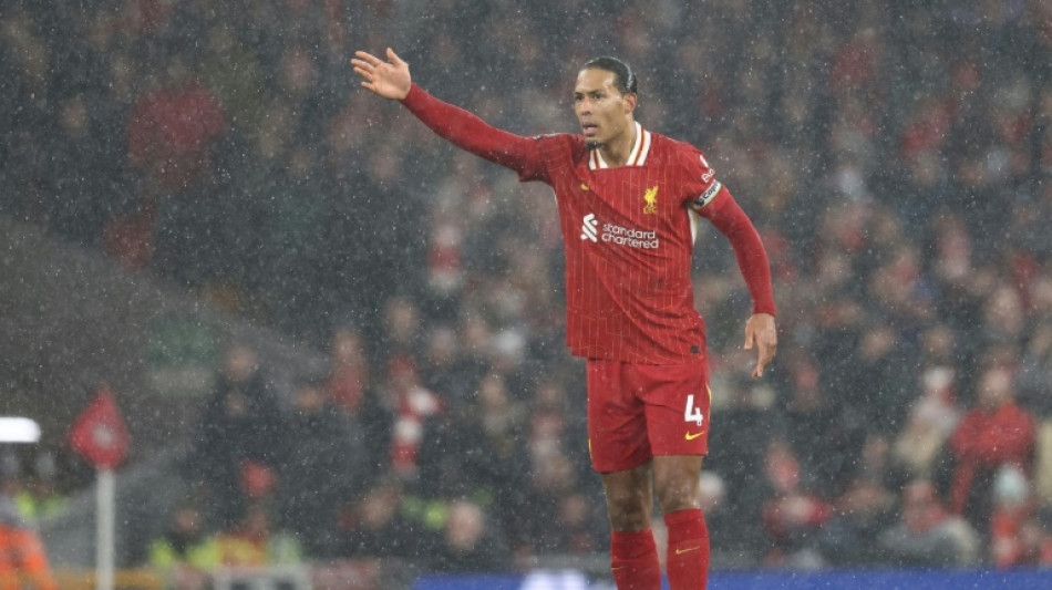 L&iacute;der, Liverpool empata em casa com Manchester United