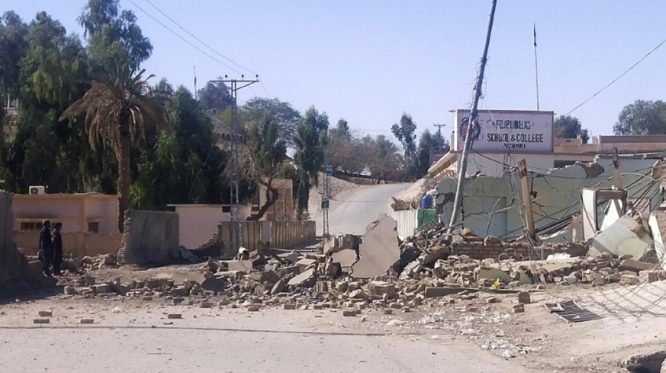 Pakist&aacute;n dice que siete soldados murieron en un ataque y los rebeldes aseguran que son decenas