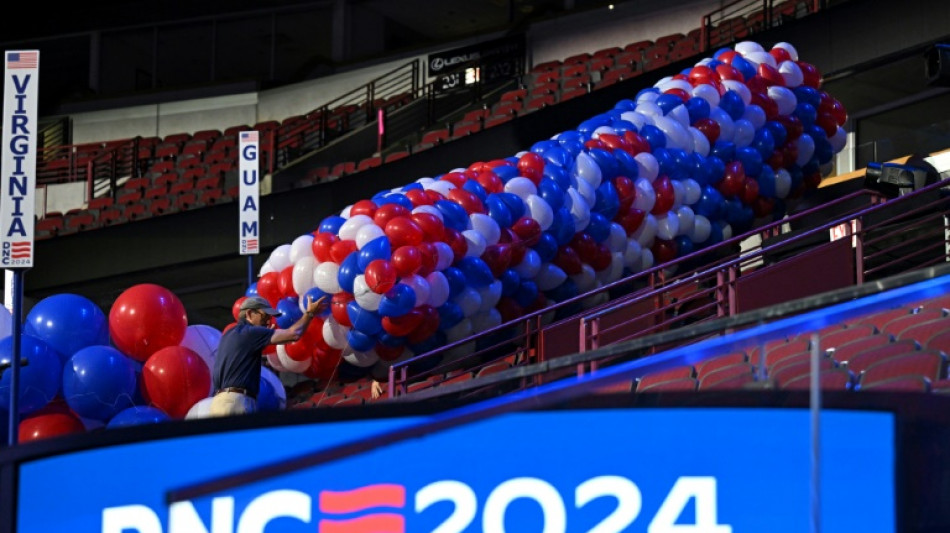 Emmen&eacute;s par Obama, les d&eacute;mocrates s'appr&ecirc;tent mardi &agrave; sacrer Harris