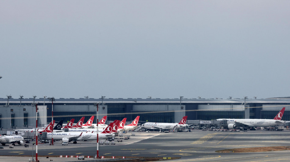 Media turchi, aereo iraniano sequestrato all'aeroporto di Istanbul