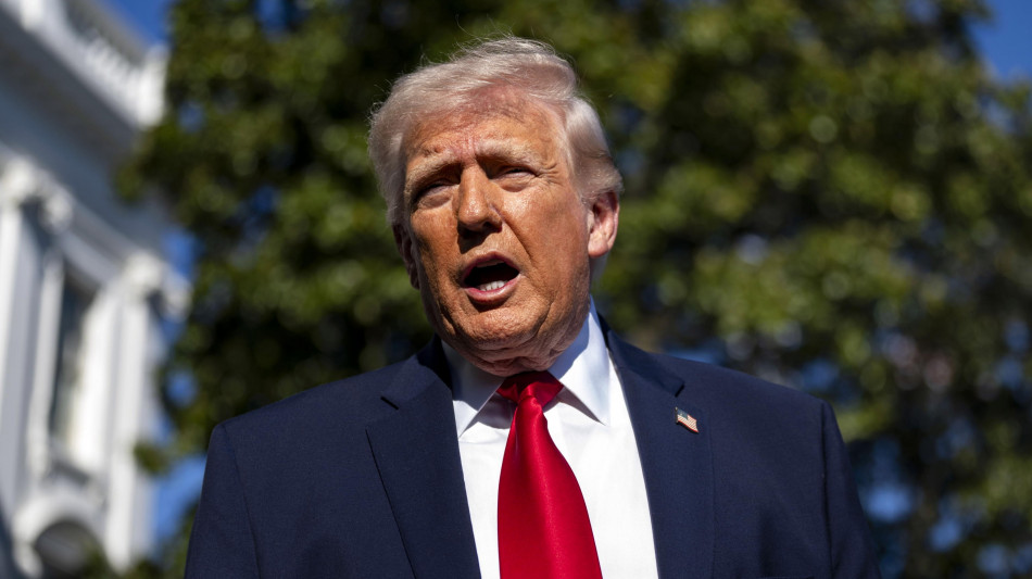 Trump sull'Iran, 'siamo stati chiamati, vogliono un accordo'