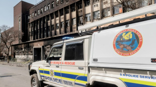 Contin&uacute;a la b&uacute;squeda de v&iacute;ctimas tras el mortal incendio en Johannesburgo
