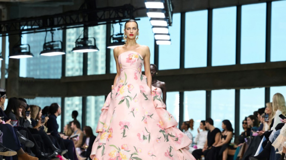 Colecci&oacute;n de Carolina Herrera transforma el poder en belleza 