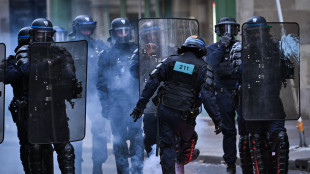 A Parigi 1.800 fermi nelle proteste, un manifestante morto per malore