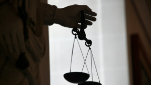 Au proc&egrave;s de l'ost&eacute;opathe jug&eacute; pour viols, sa famille en soutien