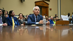 Comit&ecirc; do Congresso dos EUA interroga ex-conselheiro de Trump sobre covid-19