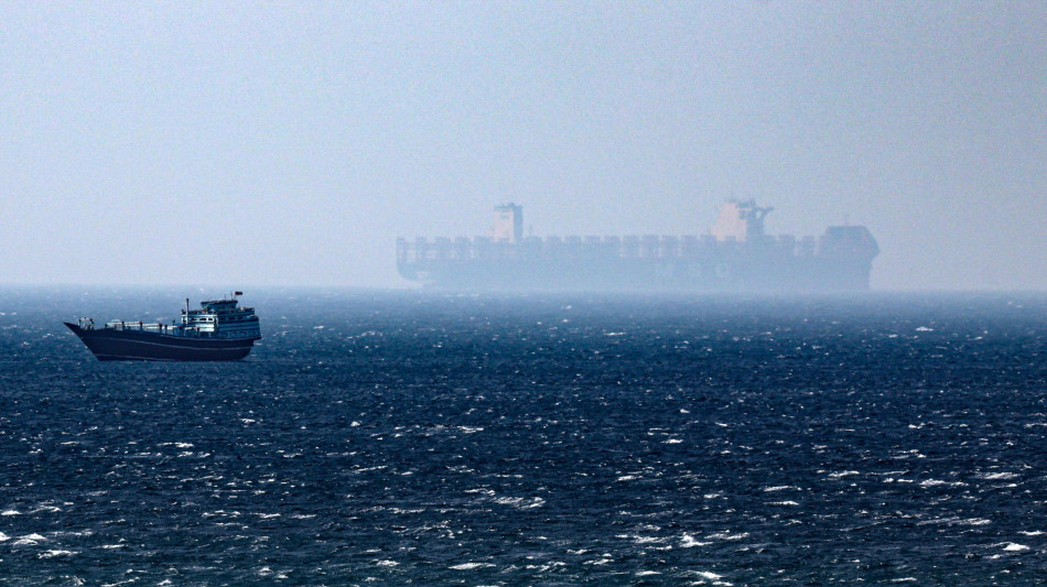 Parlamento Iran approva l'introduzione del pedaggio per le navi a Hormuz