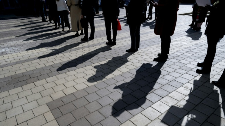 US December hiring misses expectations, capping weak 2025