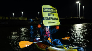 Commerce nucl&eacute;aire France-Russie: 4 militants de Greenpeace en garde &agrave; vue apr&egrave;s le blocage d'un cargo &agrave; Dunkerque 