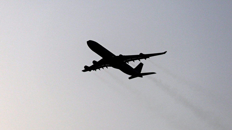 Teheran riapre i due principali aeroporti civili