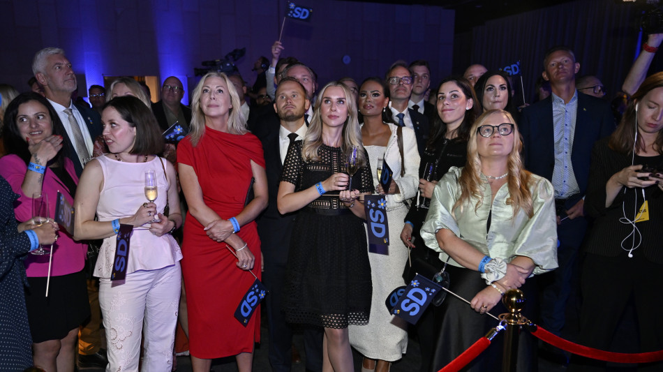 Svezia, a met&agrave; dello spoglio si riduce la forchetta fra i due blocchi